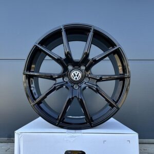 4x 18 Zoll Felgen V1 Wheels V1 schwarz für VW Golf 7 8 GTI Clubsport TCR 7R 8R 1